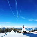 Ski-in, Ski-out 4, *