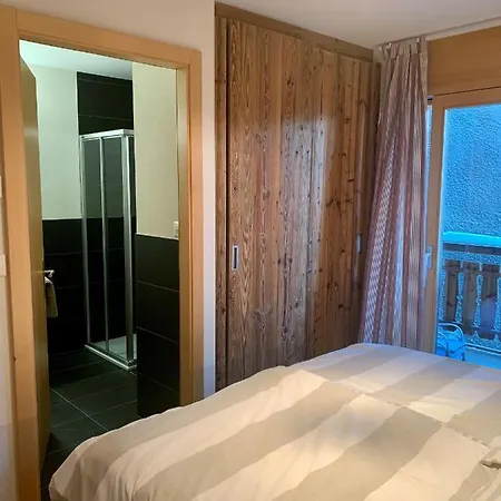 Ski-in, Ski-out 4, *