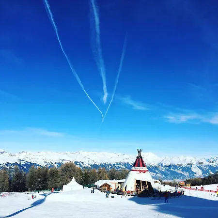 Ski-in, Ski-out 4, *