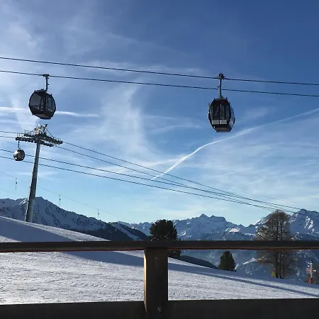 Ski-in, Ski-out 4, *